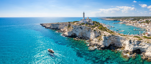 Costa del Salento con scogliere e mare turchese, meta dei tour privati